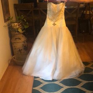 White prom/wedding dress